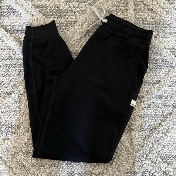Vuori performance joggers - Picture 2 of 4